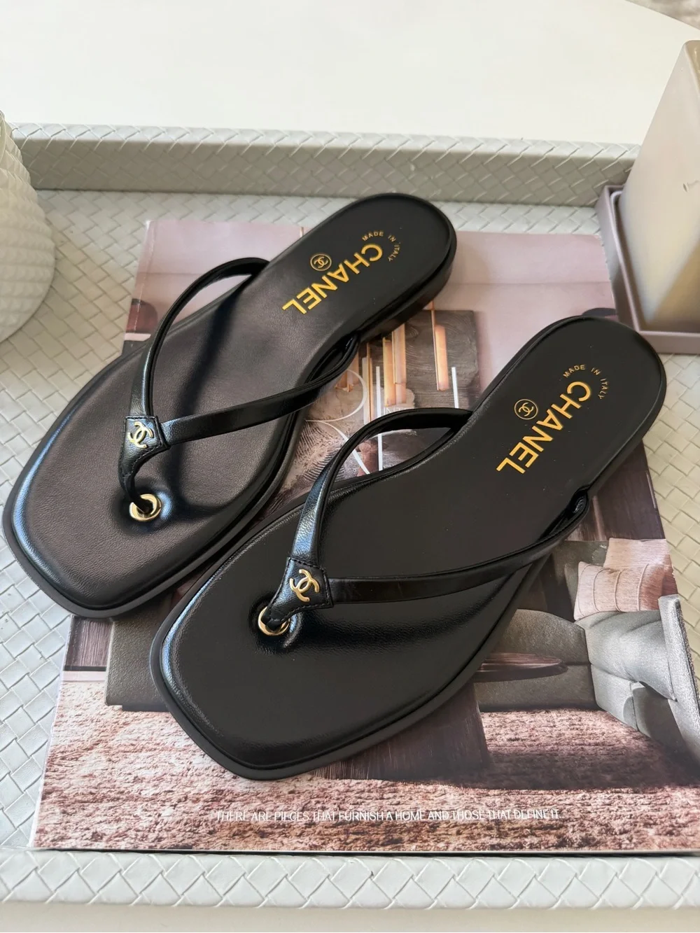 Chanel 2026 MÉTIERS D’ART Black Leather Gold CC Logo Flip Flop Slides Thong 40